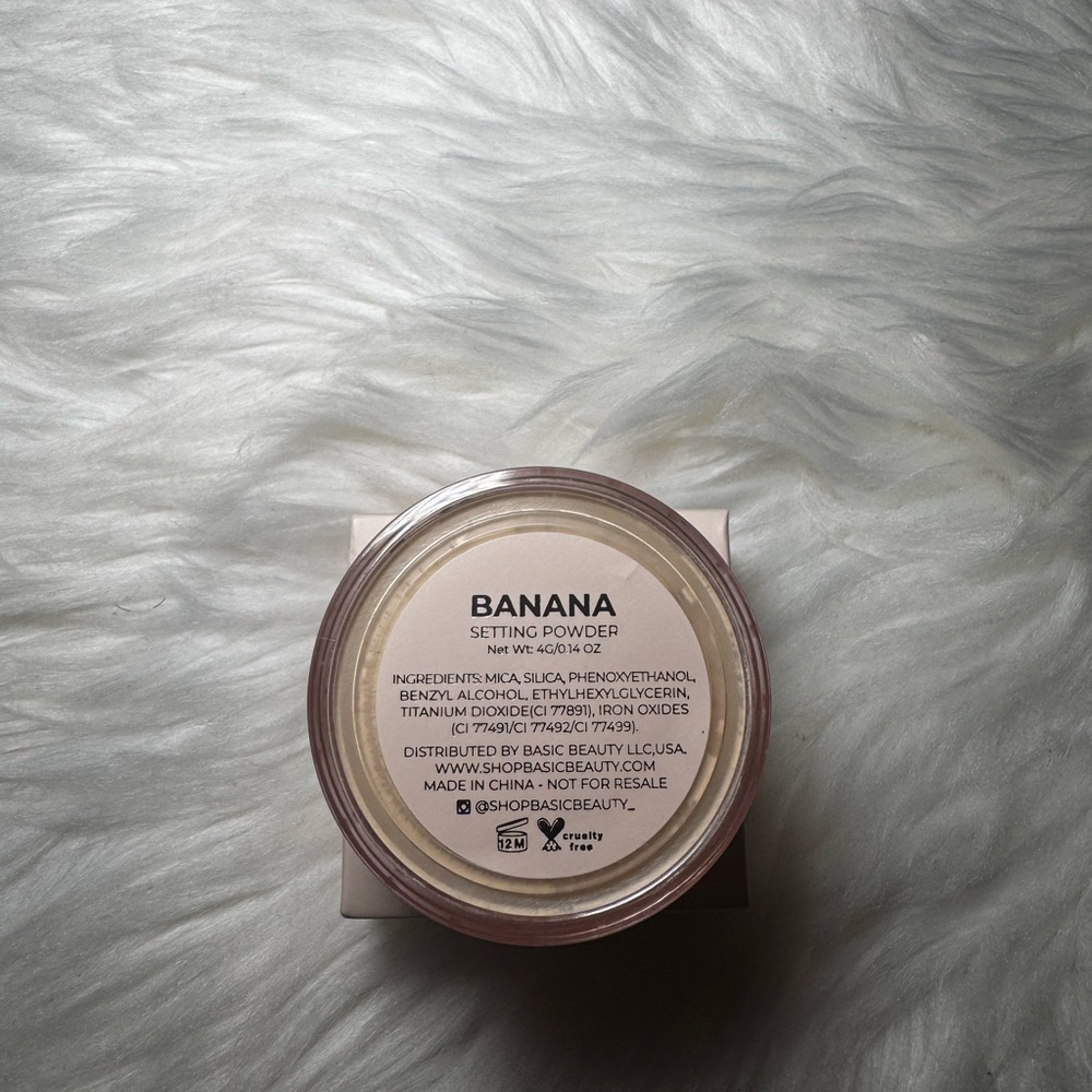 Basic Beauty Banana Setting Powder - Picture 5 of 5